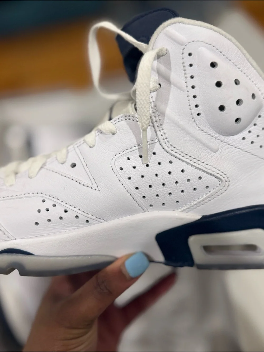 Air Jordan Retro 6 Midnight Navy Sneakers